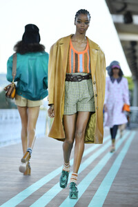 1276710691_MiuMiuClub2020RunwayfAOBtcVNAIzx.thumb.jpg.77ee91c83bdabcb547bbabf3a1716170.jpg