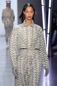 1284924291_SallyLaPointeRunwayFebruary2019NewYorkaocZ7xXbSslx.thumb.jpg.cb3ba80029b69b77ca9f57475728248d.jpg