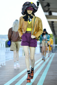 1295206655_MiuMiuClub2020RunwayUISn2Y1zGFEx.thumb.jpg.74664f5a13227f0f3e0f681390dcf93e.jpg