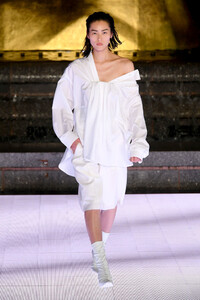 Alexander+Wang+Collection+1+Runway+VKIp8NbVpOjx.jpg