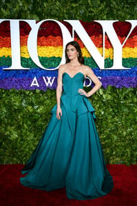 Hilary+Rhoda+73rd+Annual+Tony+Awards+Red+Carpet+StV8BXPof8xx.jpg