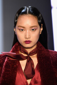 1319038266_SallyLaPointeRunwayFebruary2019NewYorkW2BX6WGz3Itx.thumb.jpg.a55e0d8c2f3f2c6d2d1dc8757a5b0095.jpg