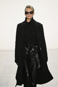 1319160082_BadgleyMischkaRunwayFebruary2019NewYorkYDdqwlHa623x.thumb.jpg.d2dc6995299516ba90a3485932f7949d.jpg