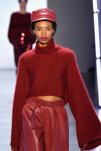 1328632729_SallyLaPointeRunwayFebruary2019NewYorkemeMLai_Urix.thumb.jpg.d962d1d87bdb9c1671e7335dc1cf4891.jpg