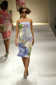1337393133_PaulSmith2001WomenRTW90.thumb.jpg.64ff4a0da8a9ccb07aa129e5fbe2cfe1.jpg