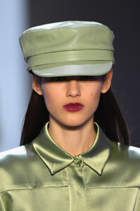 1344603589_SallyLaPointeRunwayFebruary2019NewYorkB2NAyZDxt_ix.thumb.jpg.cf83d9c2cb52860b03e102fafce34301.jpg