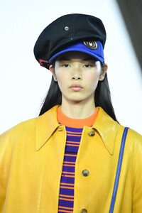 1353865949_MiuMiuClub2020RunwaynBwDU_tK-Ycx.thumb.jpg.3899c62dc5559caf306a361ccad4f637.jpg