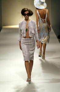 1358240157_PaulSmith2001WomenRTW57.thumb.jpg.bb3a37a1c57ca37378db506ecec54e10.jpg