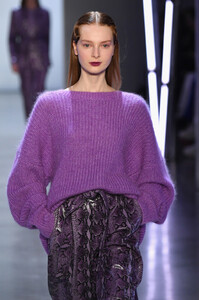 1360815952_SallyLaPointeRunwayFebruary2019NewYorkof7WqN3sLmBx.thumb.jpg.015d21601cda0229fff0f27ebd94c528.jpg