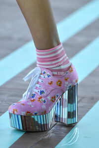 1366990927_MiuMiuClub2020Runwayli8a3q3fHo8x.thumb.jpg.7f6034c29075a7ffcf3880fd7a33ee57.jpg