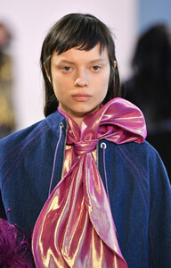 1391252874_ClaudiaLiRunwayFebruary2019NewYorkFashionZCAJ04-fhcrx.thumb.jpg.5ec66b12f36ce301e15e21a7ee3522b3.jpg