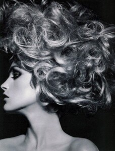 lores_Lydia Koeppel__Pictures__Editorials__Douglas - Monika Robel_Beauty-Monika Robel_0004.jpg