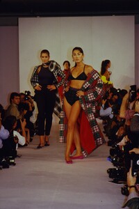 1422718168_isaac-mizrahi-ss-1990-cindy(4).thumb.jpg.e674b4fdc6d09c21119d84aff0804722.jpg