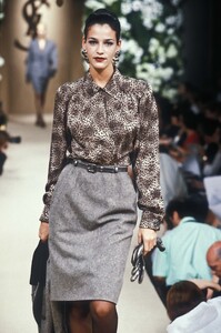 1427600092_YvesSaintLaurent1995HauteCouture28.thumb.jpg.4c141448f977f4356b1b0500b24452d8.jpg