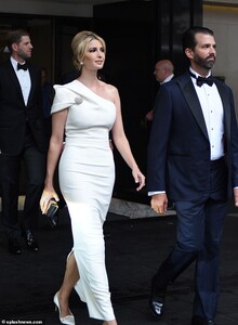 14368912-7104393-Ivanka_Trump_looked_stunning_as_she_headed_to_a_dinner_reception-m-75_1559694436314.jpg