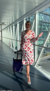 14390264-7106575-Ivanka_Trump_peeled_off_from_her_family_today_to_jet_off_to_the_-a-4_1559721677671.jpg