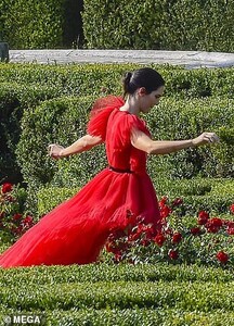 14410970-7108501-Off_she_goes_H_M_has_teamed_up_in_the_past_with_the_likes_of_Mos-a-17_1559757335543.jpg