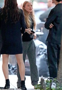 14459748-7112621-Oh_boy_Ashley_embraced_a_tomboyish_look_smoking_a_cigarette_whil-m-4_1559834815313.jpg