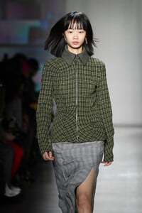 144793127_ConceptKoreaRunwayFebruary2019NewYorkgA6U2AzP5HKx.thumb.jpg.efac10c1f9ba90a6a025b7b63edee1cf.jpg
