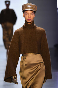 1448063992_SallyLaPointeRunwayFebruary2019NewYorkz-33f18yHYEx.thumb.jpg.c3f9a219d0454b545cac9f3c44d9a24a.jpg