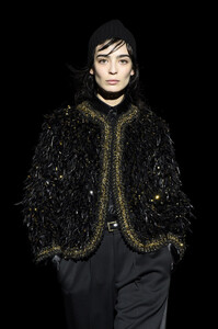 1458721673_MarcJacobsFall2019ShowRunwayfF20lKeK0_cx.thumb.jpg.987401d1d9bd9a16194f28b1a2de31b5.jpg
