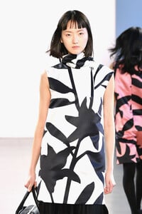 1461086893_ClaudiaLiRunwayFebruary2019NewYorkFashionhX_cuTl5uLUx.thumb.jpg.8514d63de97f12d967a86dad0bb8a86a.jpg