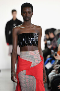 1461347395_CalvinLuoRunwayFebruary2019NewYorkFashionNUK09UtxKzPx.thumb.jpg.e429a885987a89fe8d1ac3266e0b8778.jpg