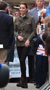 14643736-7127875-Country_chic_The_Duchess_of_Cambridge_donned_a_green_utility_jac-a-82_1560256461912.jpg