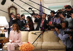 14710060-7134179-Melania_Trump_in_the_Oval_Office_during_the_meeting_with_the_Pol-a-53_1560379545751.jpg