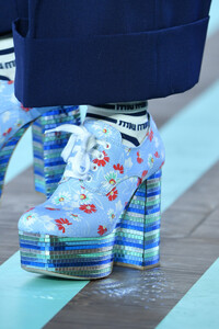 1480117814_MiuMiuClub2020RunwayheR6qIfJeJhx.thumb.jpg.016fc9871ae37c52b30580a460a14ab2.jpg
