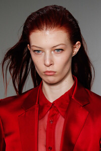 148036832_HelmutLangRunwayFebruary2019NewYorkztIOhs6Ok8Hx.thumb.jpg.fb5c8281f7380413e14e9ed5b3252209.jpg