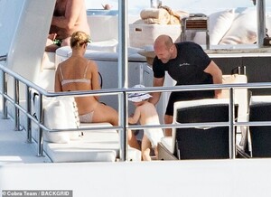 14821238-7144461-Vacation_The_couple_who_have_been_together_since_2010_tend_to_th-a-1_1560596424913.thumb.jpg.4abd92db5028577ea4194a683540f58b.jpg