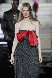 LuisaViaRoma+CR+Runway+gug5DP04vlLx.jpg