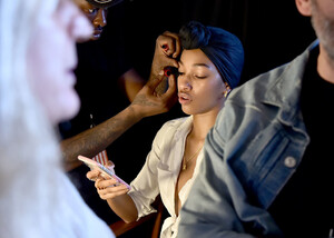 1485284542_AlexanderWangCollection1BackstageWe6ef5zM4aDx.thumb.jpg.8e0657c19cbb7e275fb40a83acc8062a.jpg