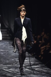 1495741827_jean-paul-gaultier-ss-1997(5).thumb.jpg.8dff9c624b69d8ee2343115c4d161d32.jpg