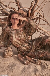 14986626-7158595-Your_holiday_eveningwear_sorted-a-21_1561042758067.jpg