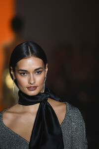 1504048876_CushnieRunwayFebruary2019NewYorkFashion0QZxpPkOaFxx.thumb.jpg.3253e72501113487a421185cfcdd7d99.jpg