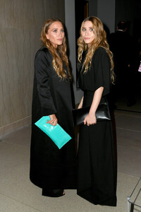 Ashley+Olsen+CFDA+Fashion+Awards+Cocktails+nKo52alYpmGx.jpg