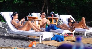 15042280-7163715-Rays_He_slipped_off_his_shirt_to_tan_his_torso_in_a_simple_pair_-a-17_1561049595659.jpg
