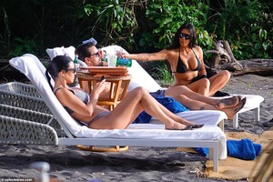 15042288-7163715-Snack_time_The_group_rested_on_loungers_while_the_kids_played_ne-a-15_1561049595659.jpg