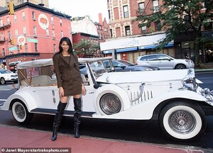 15065742-7165655-Big_night_Iman_28_arrived_in_style_in_a_vintage_white_Rolls_Royc-m-35_1561082711866.jpg