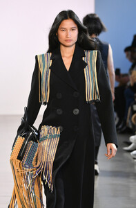 1507706830_ClaudiaLiRunwayFebruary2019NewYorkFashion2V_QSHLjVwXx.thumb.jpg.de24aa0dfca9101853949dc4d93b3ae2.jpg