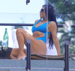 15096468-7168353-Stunner_Kim_Kardashian_38_was_spotted_rocking_a_chic_cut_out_swi-a-108_1561145704832.jpg