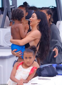 15128336-7170767-Doting_mom_Although_there_were_many_activities_for_the_family_to-a-132_1561241000838.jpg