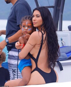 15128342-7170767-Bonding_A_doting_mom_of_four_at_one_point_she_was_seen_giving_he-a-120_1561241000548.jpg