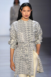 1515376965_SallyLaPointeRunwayFebruary2019NewYorkK-6o8yZ0D2cx.thumb.jpg.619e60d7e3ade593fbb277017a8acf6e.jpg