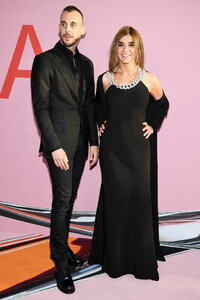Carine+Roitfeld+CFDA+Fashion+Awards+Arrivals+iyV3jgvU6EDx.jpg