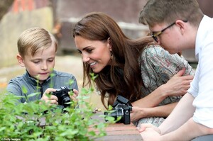 15233044-7179017-Catherine_Duchess_of_Cambridge_speaks_with_Josh_Evans_and_anothe-a-77_1561480168026.jpg