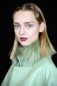 1525251010_SallyLaPointeBackstageFebruary2019New_eAXSci91UOx.thumb.jpg.34d70b41efbf4251f0110776214b6654.jpg
