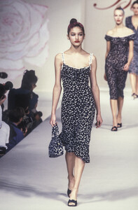 1525416109_Blumarine1997WomenRTW149.thumb.jpg.25f6c3046090073d898e0ecb48292dc6.jpg